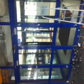 Usuwanie folii z szyb, witryn, przeszkleń- demontaż reklamy, naklejek, napisów, folii, kleju Warszawa