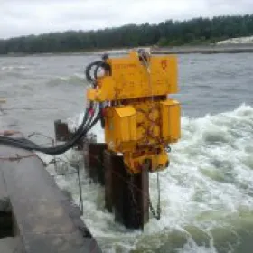 Używany wibromłot PVE 2312 VM do pracy na dźwigu